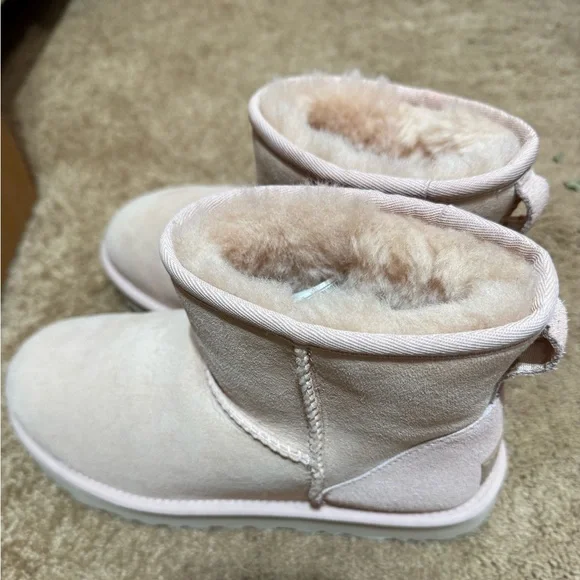 women’s light pink ugg mini boots - Picture 2 of 12